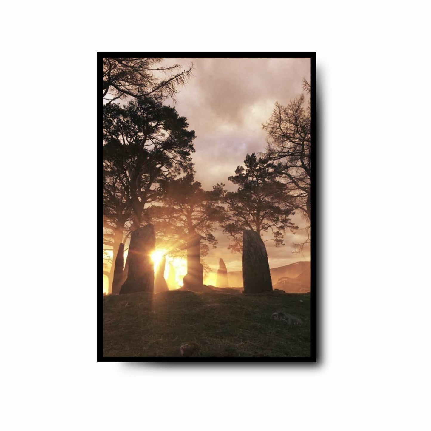 Plakat inspirowany serialem Outlander - Craigh na Dun
